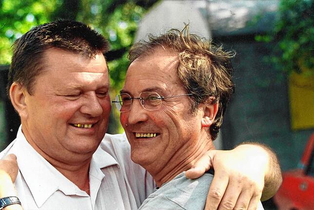 Das Bild zeigt Wladimir Ogitschuk, ehemaliger Politiker aus Kobeljaki, der 2009 verstarb, und Wilhelm Waibel (rechts) bei einem Besuch ...