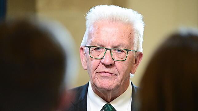 Ministerpräsident Winfried Kretschmann will, dass sich die Hochschulen im Land an militärischer Forschung beteiligen.