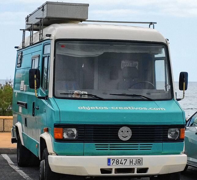 Eddy Reisers altes Wohnmobil auf La Palma. Darin haben er und seine Partnerin Silke Killmer in der ersten Woche, nachdem sie ihr Haus ...
