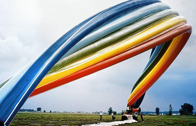 460 Meter lange Schläuche: Otto Pienes Testinstallation „Olympischer Regenbogen“, St. Paul/USA, 1. August 1972.