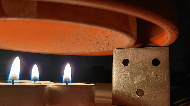 Kann man mit Teelichtern Heizkosten sparen? Im Internet kursieren viele Anleitungen für solche Teelicht-Öfen, die im Wesentlichen aus ...