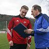 Vater und Sohn – Trainer und Spieler bei den U19-Junioren des FC Baden/CH: Ralf Herzog (rechts) gibt seinem Sohn Anweisungen. Bild: ...
