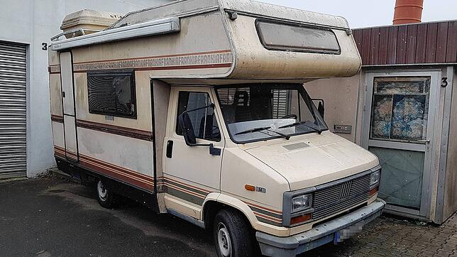 Der Ducato wird wohl nicht mehr auf Reisen gehen, denn in seinem Innenraum hält man es wegen des Geruchs kaum aus.