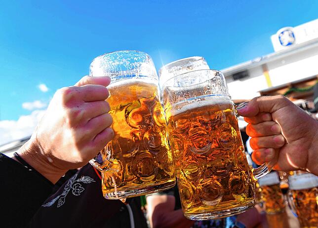 Wenn man in Deutschland gerne mit Radler anstößt, sollte man in der Schweiz Panaché bestellen.