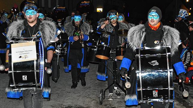 Der Umzug am Samstagabend, 20. Januar, läuft für die Gastgeber, den Gaszug Randen, nach Maß. Etliche Guggenmusiken machen sich auf den ...