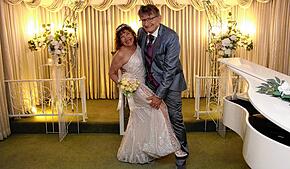 Verheiratet seit wenigen Wochen: Cäcilia Krönert aus Pfullendorf und Silvio Pantleon aus Allensbach feiern in Las Vegas ihre Traumhochzeit.