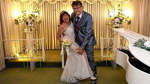 Verheiratet seit wenigen Wochen: Cäcilia Krönert aus Pfullendorf und Silvio Pantleon aus Allensbach feiern in Las Vegas ihre Traumhochzeit.