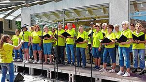 Der Chor Just Singing tritt beim Konzert des Musikvereins Harmonie auf. Bild: MV Harmonie