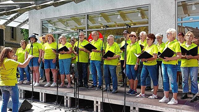 Der Chor Just Singing tritt beim Konzert des Musikvereins Harmonie auf. Bild: MV Harmonie
