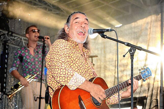 Sorgte auch für viel Stimmung: Der „Magische Michael“ alias „Mike Magic“ an der Gitarre.