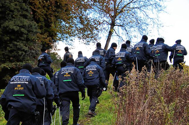 Die Polizei suchte mit Hundertschaften die Höri ab.