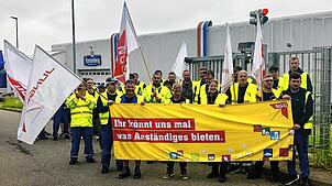 40 Beschäftigte der Fürstenberg-Logistik haben am Dienstag, 3. Juni, das Logistikzentrum in der Raiffeisenstraße bestreikt. Das Angebot ...