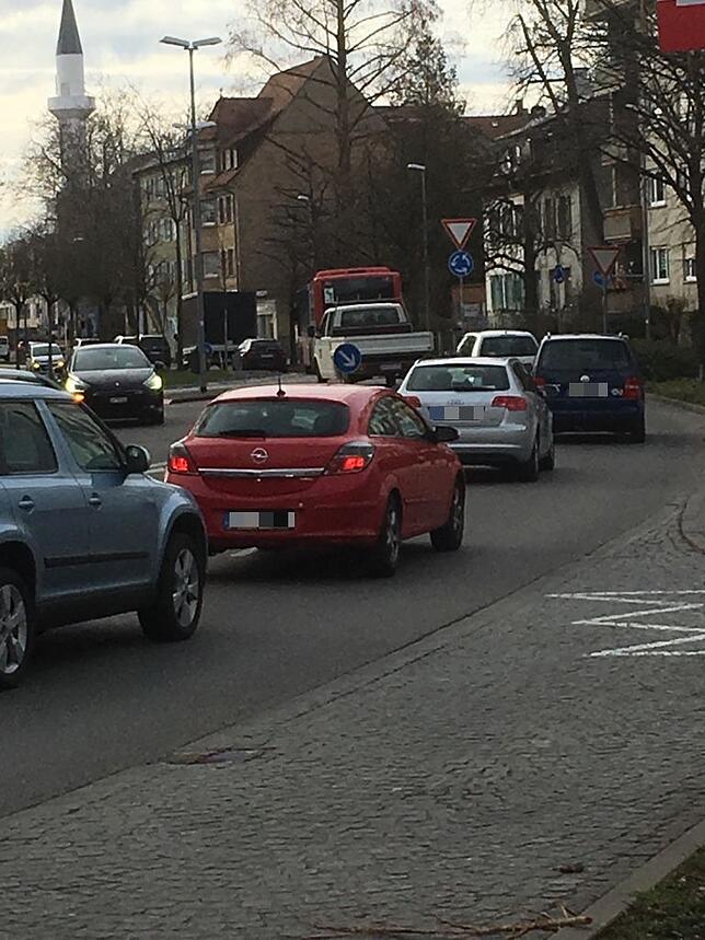 Die Situation in der Reichenaustraße hält Maria Vormittag für Menschen mit eingeschränkter Bewegungsfreiheit für riskant.