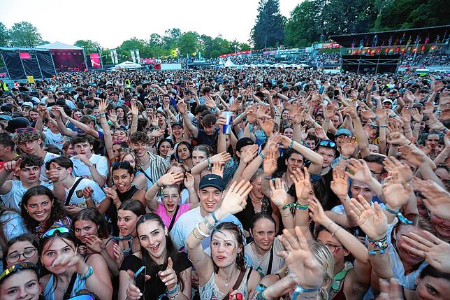Bild 31: Im Stadion wird am zweiten Tag des Campus-Festivals nochmals aufgedreht