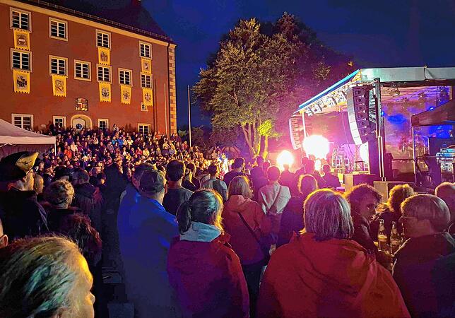 Bild 18: Tausende Besucher tauchten beim siebten "Stettener Spectaculum", 25.-27. Juli, ins Mittelalter ein