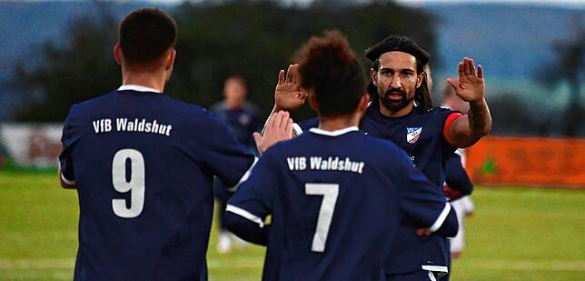 Bild 8: VfB Waldshut feiert 9:0-Kantersieg beim FC Rot-Weiß Weilheim &ndash; und wir haben Bilder!