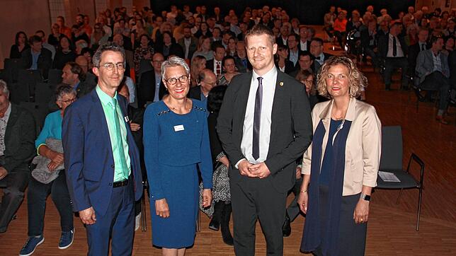 Freien sich auf die Jubiläumsfeier (von links): Stiftungsvorstand Arnulf Heidegger, Stiftungsratsvorsitzende Sabine Adam, ...