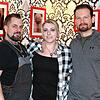 Joachim und Salome Dierking haben in ihrem Tattoo-Studio Tough Enough mit Gabor Kovacz (rechts) einen versierten Gasttätowierer im Haus.