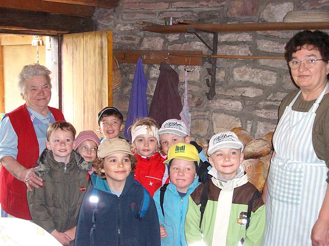 Zusammen mit Sofia Gros (rechts) freute sich Elsa Müller (links) in ihrem Backhaus immer über Besuch von Kindern.