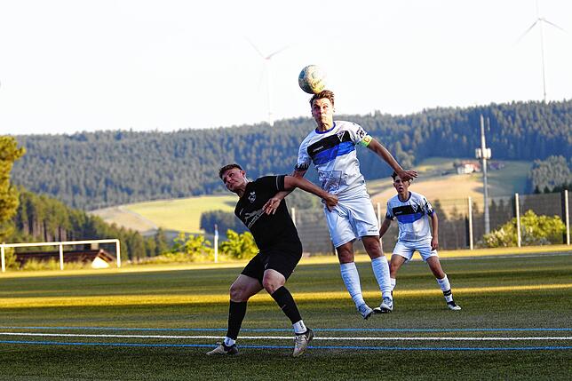 Bild 15: Der FV Tennenbronn gewinnt gegen den FC Öhningen-Gaienhofen. Wir haben die besten Bilder!