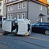 Knapp unterhalb der Einbiegung zur Herdstraße kommt es zwischen 6 und 7 Uhr am Samstagmorgen zum Unfall. Das Auto muss abgeschleppt ...