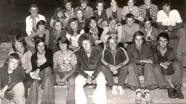 Die Absolventen des ersten Schwimmkurses der DLRG Sipplingen im Jahr 1976. Rechts oben auf dem Bild ist Karl-Heinz Rimmele abgebildet.