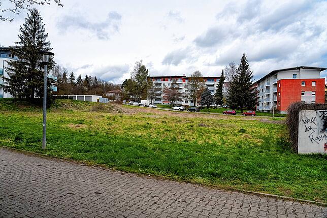 So sieht die Baulücke in der Bussardstraße von unten aus.