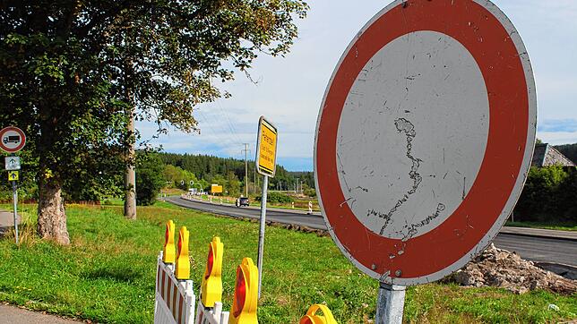 Abgesperrt, aber gearbeitet wird augenscheinlich nicht. Wie hier beispielsweise am Dienstag.