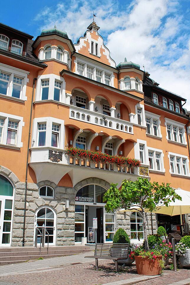 Im Bürgerhaus Adler Post finden viele kulturelle Veranstaltungen statt. Mehrere Fasnachts-Events, Konzerte, Theater und Kleinkunstabende ...