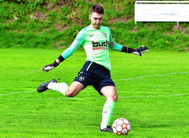 Jannik Strittmatter (22) kommt aus Nöggenschwiel, wo er noch immer wohnt. Beim örtlichen Sportverein begann er mit Fußball, durchlief ...