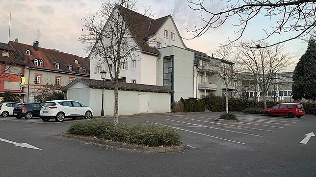 34 innerstädtische Parkplätze auf dem &bdquo;Krone-Parkplatz&ldquo; könnten ab Juli fehlen.