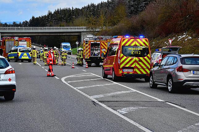 Die Feuerwehr musste Unfallbeteiligten befreien