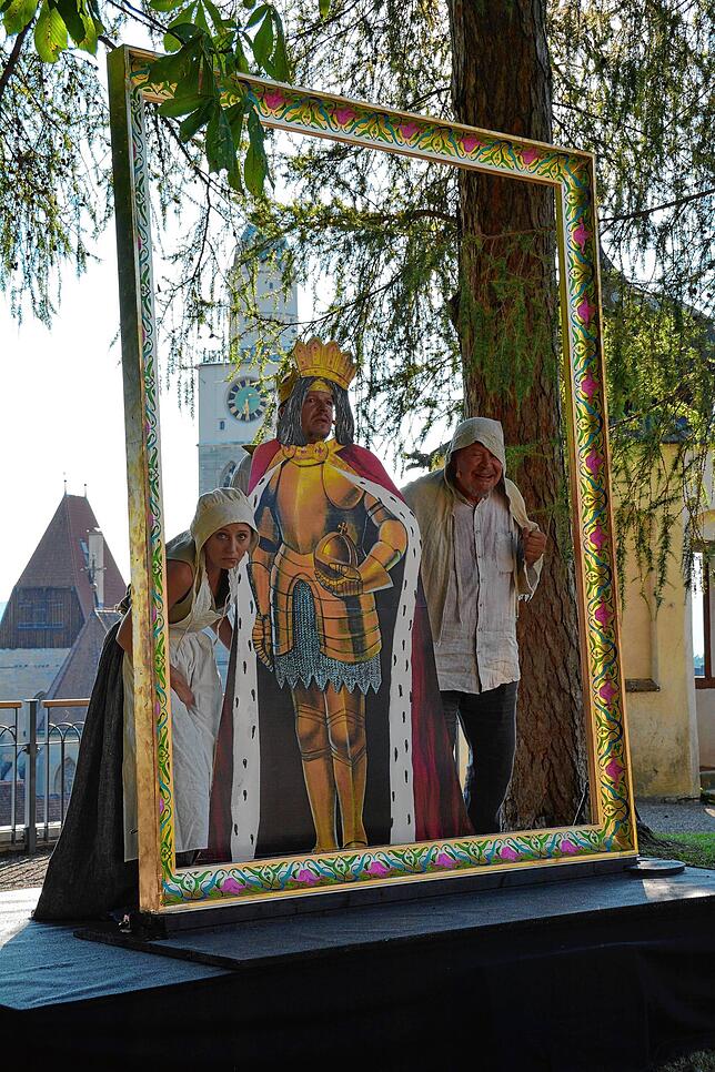 Kaiser Otto IV. (Martin König) sieht in Überlingen der Niederlage gegen Friedrich II. entgegen. Dagegen können auch getreue Untertanen ...