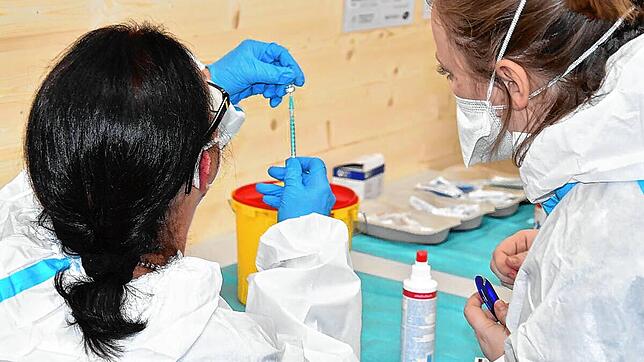 Unser Bild zeigt eine Situation im Kreisimpfzentrum in VS-Schwenningen am allerersten Impftag.
