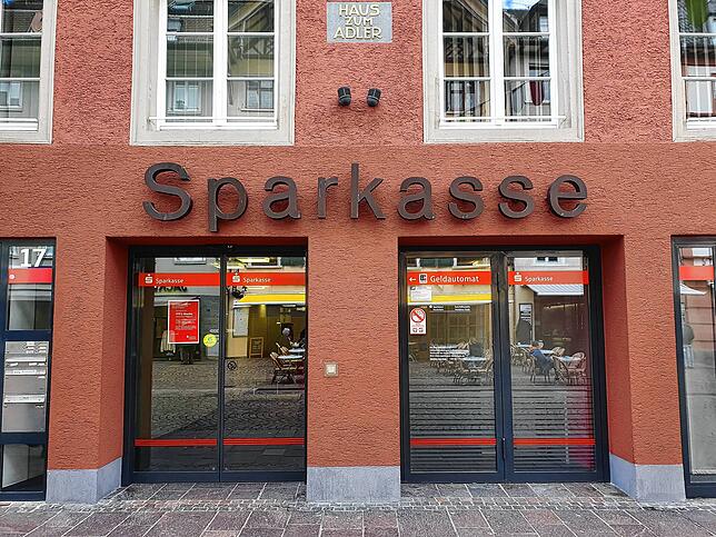 Die Filiale der Sparkasse Hochrhein in der Waldshuter Kaiserstraße ist seit Anfang 2022 ein reiner SB-Standort.