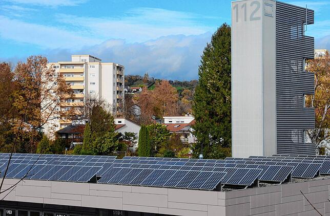 Die Umweltgruppe wünscht sich mehr Photovoltaikanlagen auf öffentlichen Gebäuden – und das möglichst rasch. Dieses Motiv zeigt ...