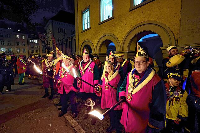 Bild 15: Fasnacht 2025 in Konstanz: So erlebt der Stephansplatz das flammende Spektakel