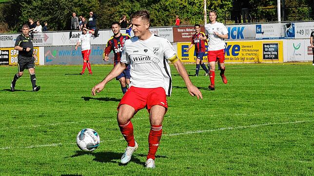 Er trifft: Patrick Budde erzielte den ersten Treffer zum 3:0-Sieg der Spvgg. Wutöschingen beim SV Waldhaus.
