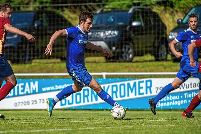 Bild 8: FC Weizen legt im Abstiegsspiel zur Kreisliga B ein 3:0 gegen FC Huttingen vor &ndash; wir haben Bilder!