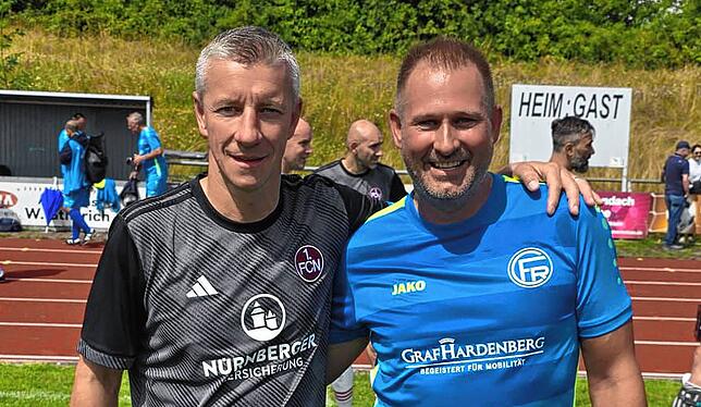 Der ehemalige Bundesliga-Torschützenkönig Marek Mintal (links im Bild neben dem Radolfzeller Christian Fröhlich) war für den 1. FC ...