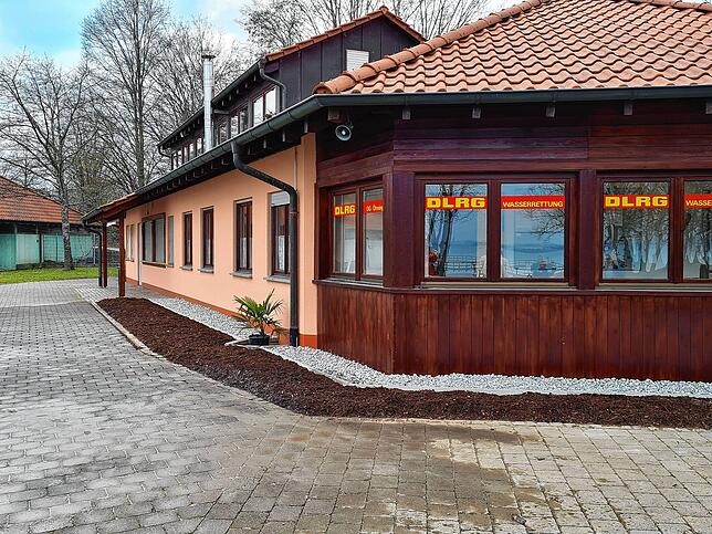 Erstrahlt in neuem Glanz: Die Wachstation im Strandbad Horn nach der kleinen Sanierung.