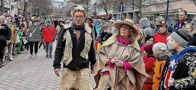 Bild 14: Der Montagsumzug in Bad Dürrheim setzt den gutgelaunten Punkt unter die diesjährige Fasnet &ndash; Teil 1