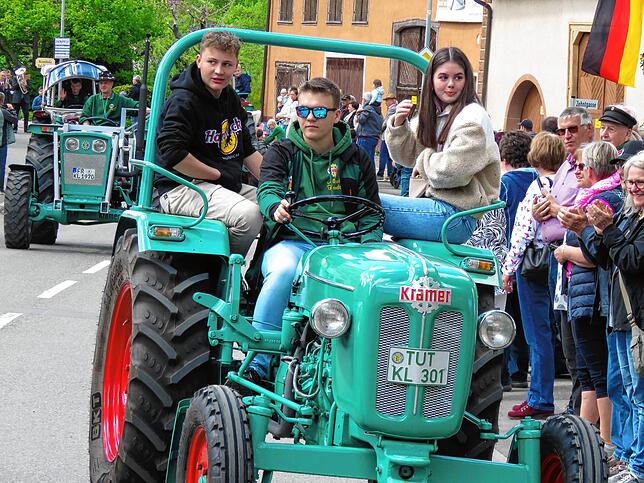 Bild 7: Festzumzug als Höhepunkt des viertägigen Jubiläumsfestes der Harmonie Gutmadingen