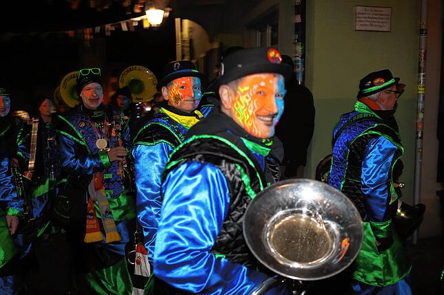 Bild 16: Konstanzer Straßenfasnacht 2025: Weiter geht‘s – auch am Fasnachtssamstag sind die Narren los
