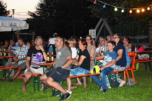 Rund 120 Gäste genossen das abwechslungsreiche musikalische Programm des Singer Songwriter Festivals trotz Abstand und Hygienekonzept.