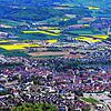 Das Luftbild zeigt Bad Säckingen im Vordergrund und im Hintergrund, jenseits des Rheins, das Gewerbegebiet Sisslerfeld in der Schweizer ...