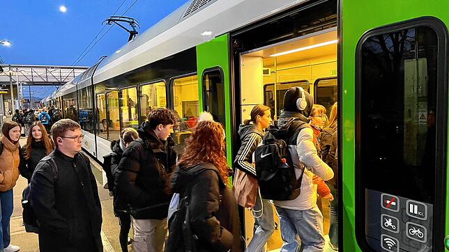 Am Morgen kurz nach Sieben ist viel los am Gottmadinger Bahnsteig. Seit der Rhyhas die Strecke Schaffhausen-Singen bedient, müssen die ...