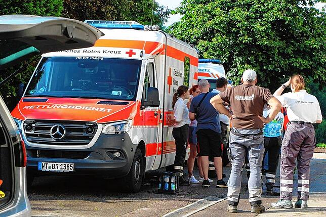 41 Bewohner des Pflegeheims Brunnenwiesen wurden aus dem unter Wasser stehenden Pflegeheim gebracht und im Kloster Stühlingen untergebracht.