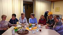 Beim Kaffee wird besprochen wer, welche Aufgabe für den Suppensonntag übernimmt (von links): Vorsitzende Rita Rosenstiel, ...