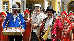 Drei Bürgermeister spielen im Freilichttheater „Die Schwarze Rose“ in Riedern am Wald mit (von links): Thomas Kaiser (Häusern), Marcel ...
